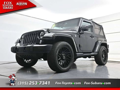 Used 2018 Jeep Wrangler Sahara w/ Dual Top Group AWD/4WD image 24