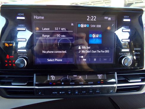 Used 2022 Toyota Sienna XLE image 15