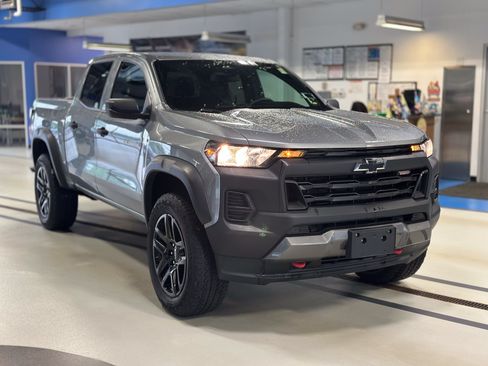 Used 2024 Chevrolet Colorado Trail Boss AWD/4WD image 3
