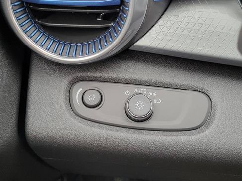 New 2026 Chevrolet Trax LT w/ Midnight Edition FWD image 14