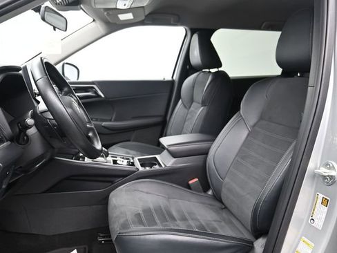 Used 2024 Mitsubishi Outlander SE image 10