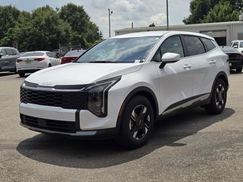 Certified 2026 Kia Sportage LX FWD image 2