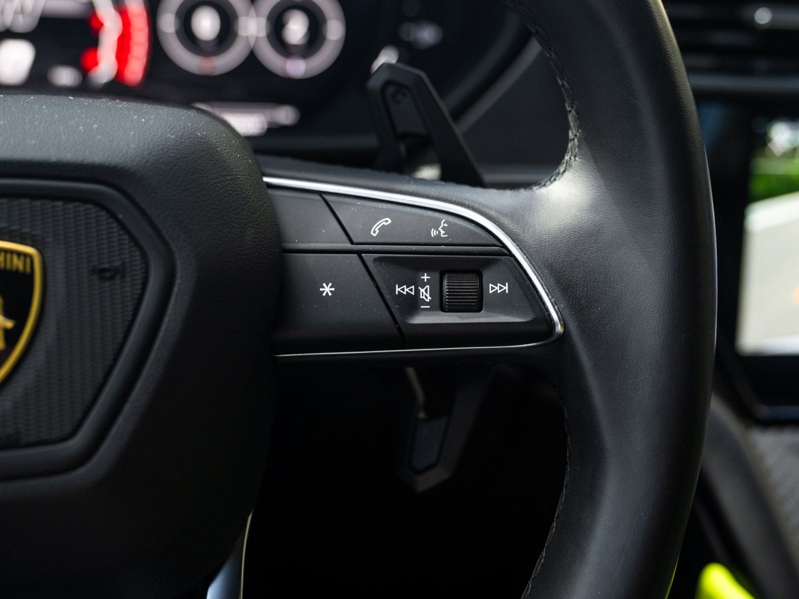 Used 2021 Lamborghini Urus AWD/4WD image 25