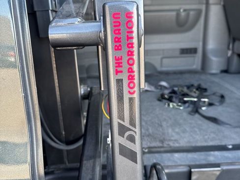 Used 2003 GMC Savana 1500 Passenger w/ Sle Preferred Equipment Group image 22