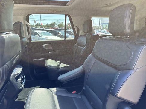 Used 2025 Ford Expedition Max Platinum AWD/4WD image 16