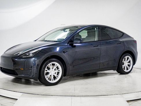 Used 2024 Tesla Model Y Long Range AWD/4WD image 3