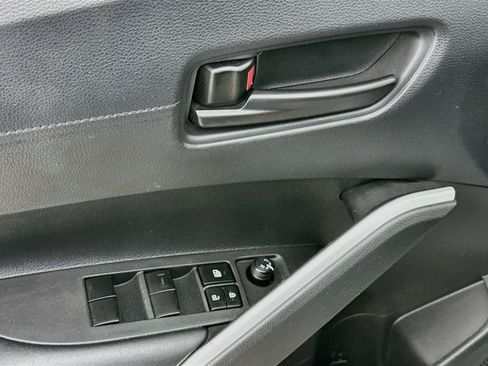 Used 2025 Toyota Corolla Cross LE w/ Moonroof Package FWD image 15