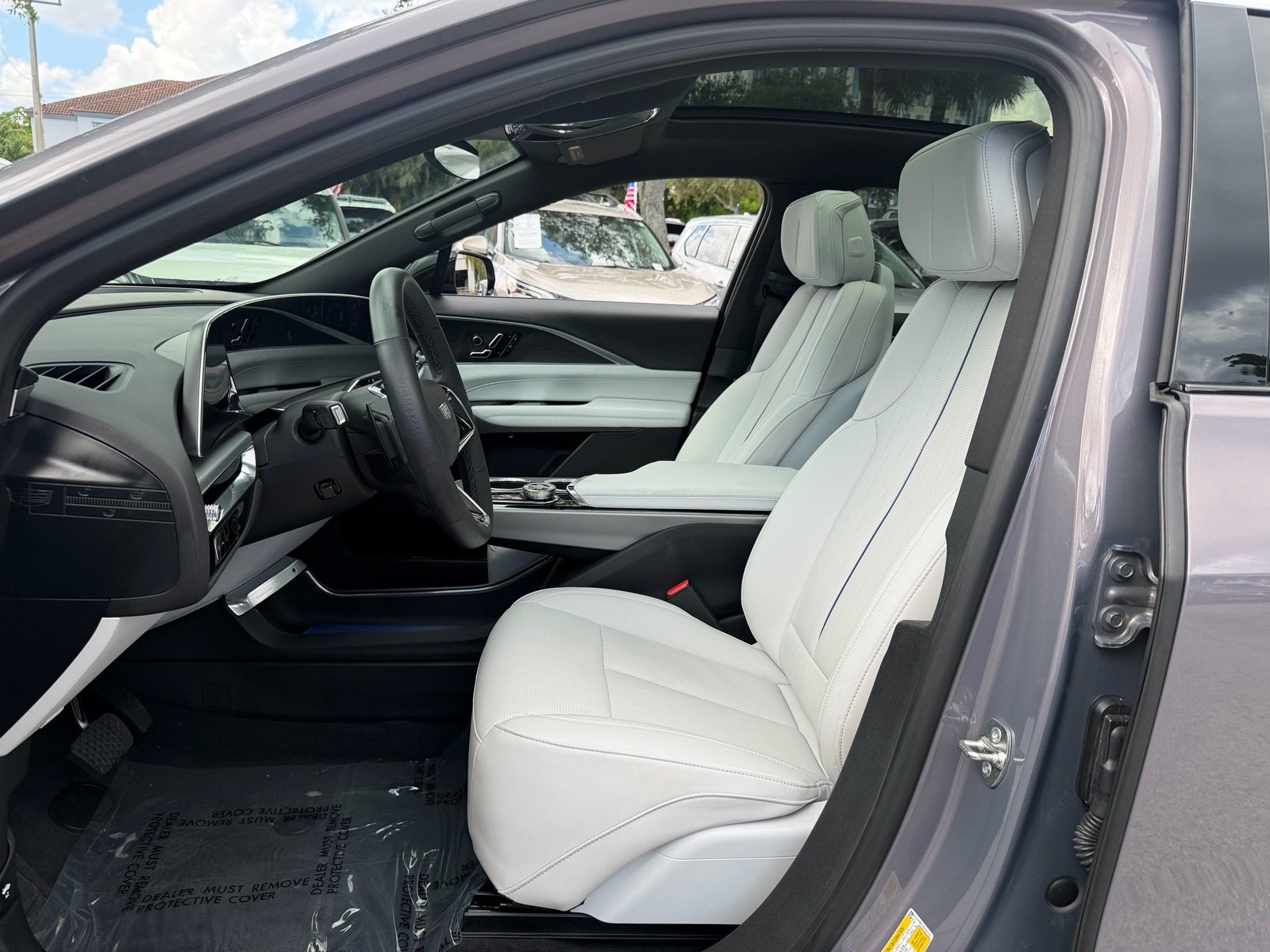Used 2025 Cadillac Lyriq Luxury RWD image 9