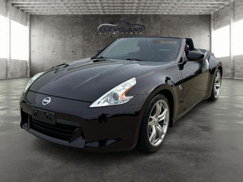 Used 2010 Nissan 370Z Touring w/ Sport Pkg RWD image 8
