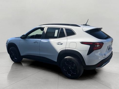 Used 2025 Chevrolet Trax LT FWD image 48