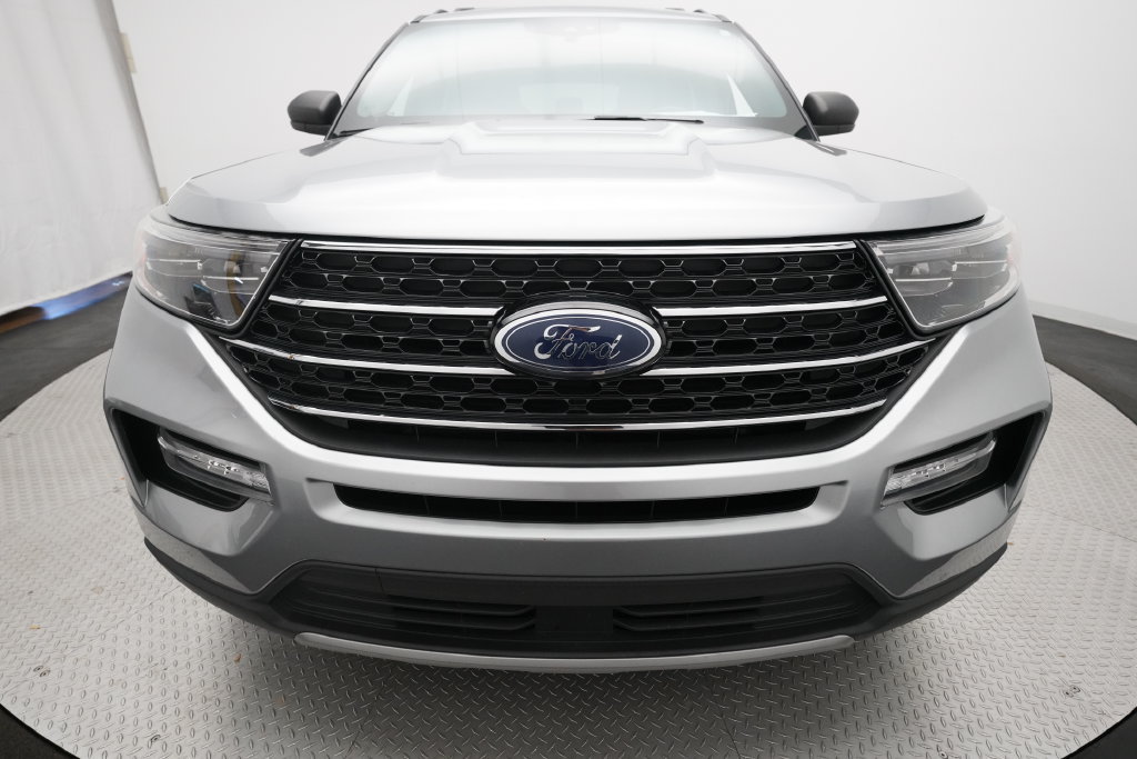 Used 2020 Ford Explorer XLT w/ Equipment Group 202A AWD/4WD image 22