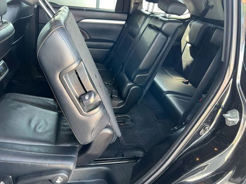 Used 2015 Toyota Highlander XLE FWD image 14