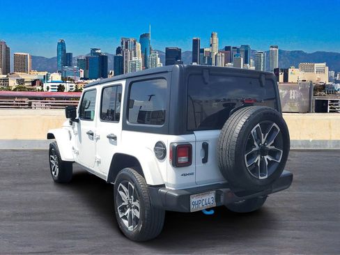 Used 2024 Jeep Wrangler Unlimited AWD/4WD image 5