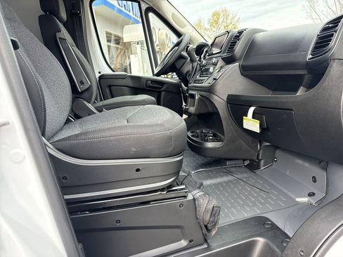Used 2025 RAM ProMaster 2500 w/ Storage Group image 32