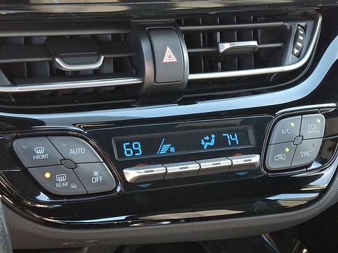 Used 2021 Toyota C-HR XLE image 16