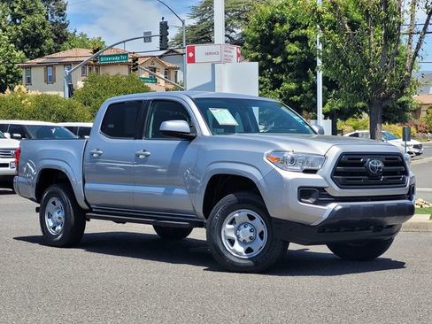 Certified 2018 Toyota Tacoma SR w/ SR Convenience Package AWD/4WD image 2