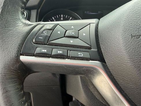 Used 2017 Nissan Rogue SV FWD image 9