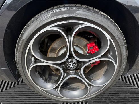 Used 2022 Alfa Romeo Giulia Veloce image 34