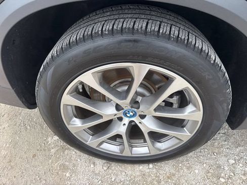 Used 2025 BMW X5 xDrive50e AWD/4WD image 28
