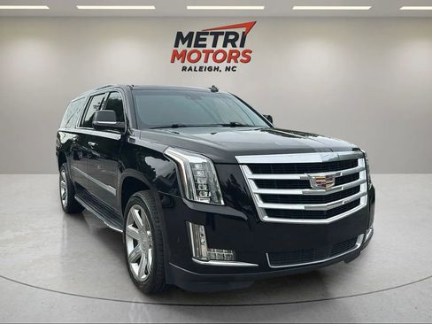 Used 2019 Cadillac Escalade ESV Premium Luxury image 3