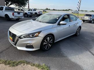 Used 2021 Nissan Altima 2.5 SV image 1