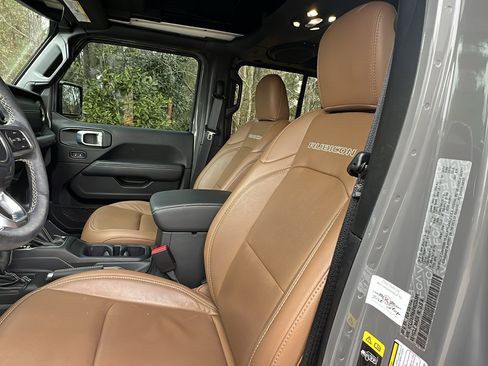 Used 2022 Jeep Wrangler Unlimited Rubicon w/ Steel Bumper Group image 17