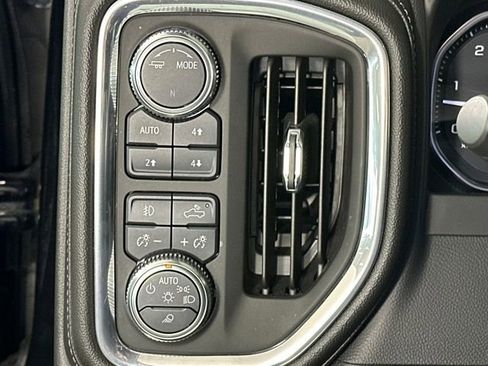 Used 2021 GMC Sierra 2500 SLT w/ SLT Preferred Package image 19