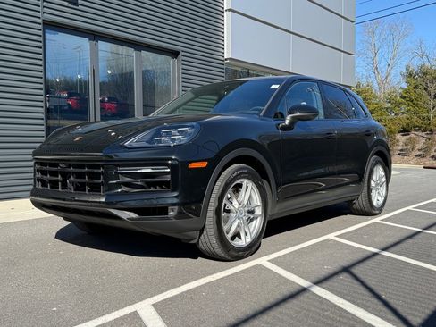 Certified 2025 Porsche Cayenne image 1