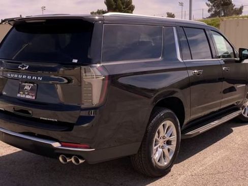 New 2026 Chevrolet Suburban Premier image 8