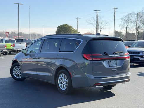 Used 2022 Chrysler Pacifica Touring-L image 7