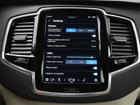 Used 2024 Volvo XC90 T8 Ultimate w/ Lounge Package image 19