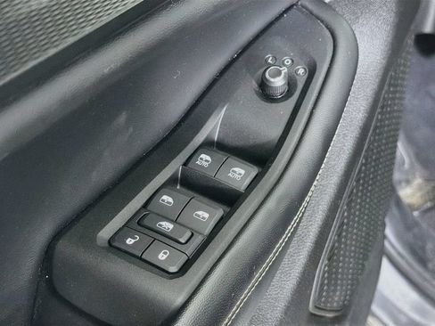 Used 2023 Jeep Grand Cherokee Laredo AWD/4WD image 21