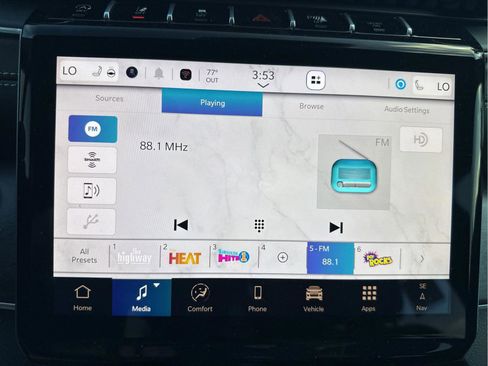 Certified 2025 Jeep Grand Cherokee Limited w/ Black Appearance Package image 20