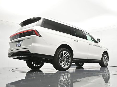 New 2026 Lincoln Navigator L Premier AWD/4WD image 41