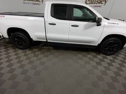 Used 2019 Chevrolet Silverado 1500 Custom w/ Custom Convenience Package image 9