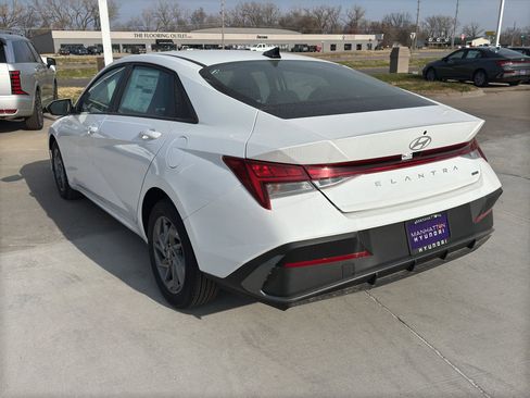 New 2025 Hyundai Elantra Blue image 6