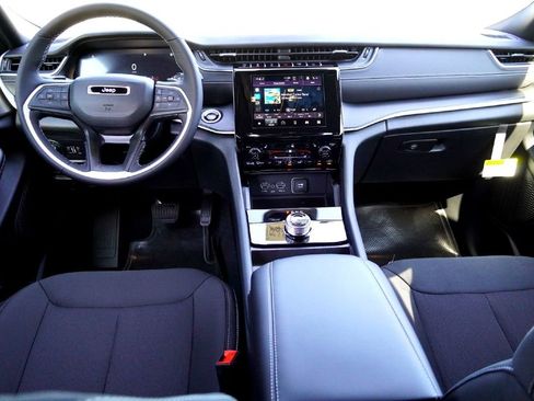 New 2025 Jeep Grand Cherokee Laredo w/ Luxury Tech Group I image 20