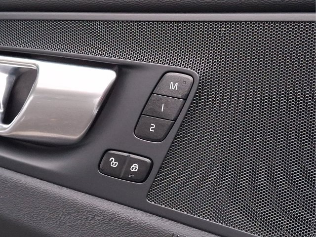 Certified 2026 Volvo XC60 B5 Plus AWD/4WD image 21