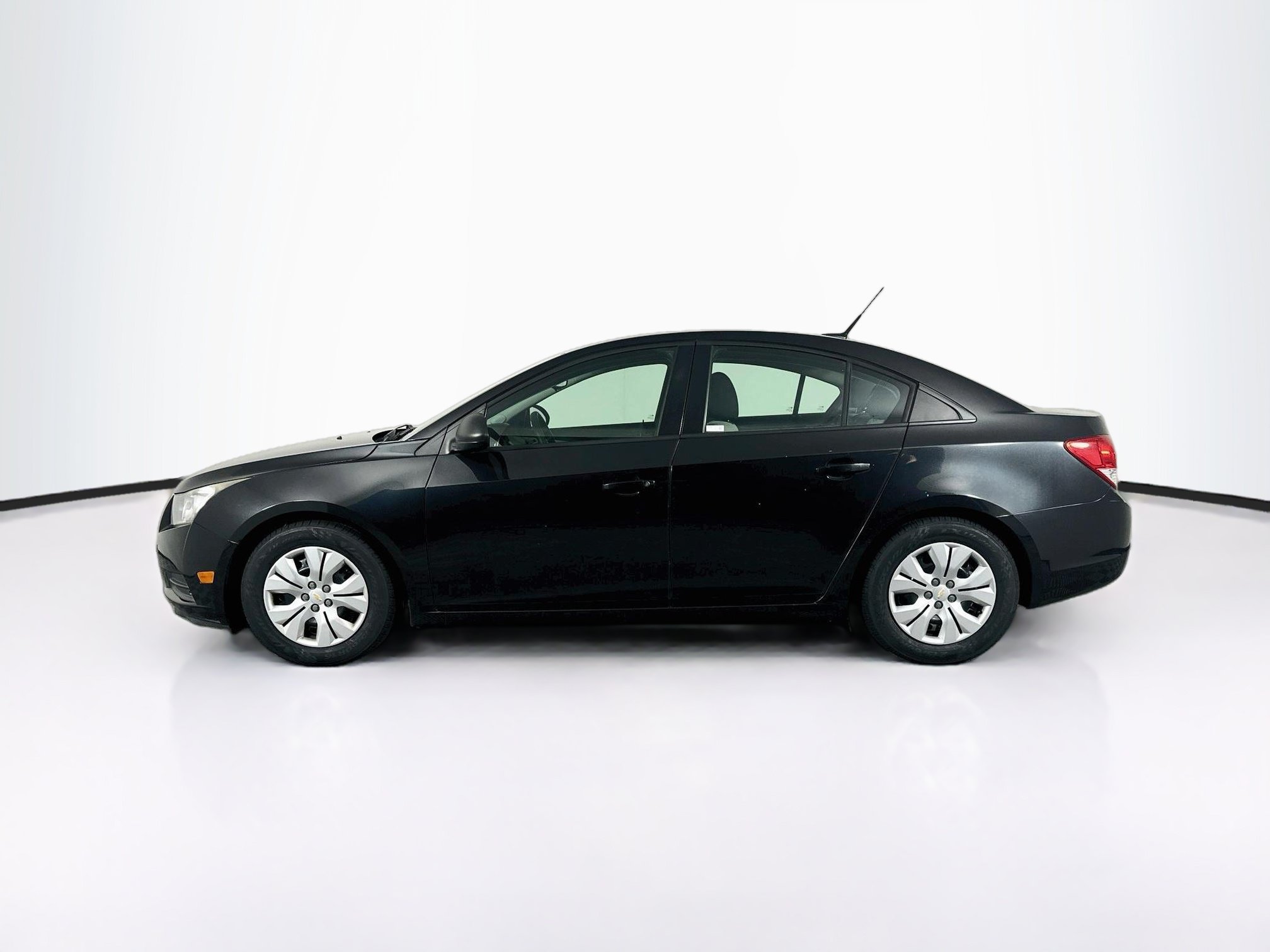 Used 2014 Chevrolet Cruze LS FWD image 4