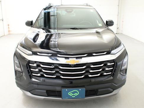 Used 2025 Chevrolet Equinox LT w/ Convenience Package II AWD/4WD image 2