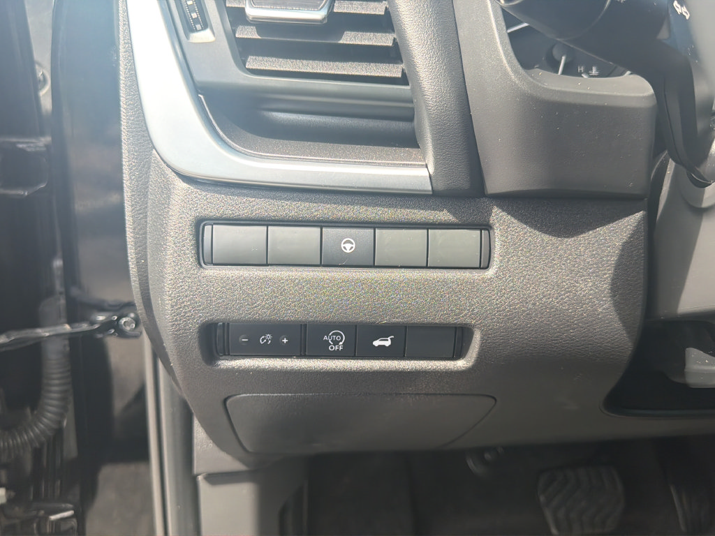 Certified 2025 Nissan Rogue SV w/ SV Premium Package FWD image 45