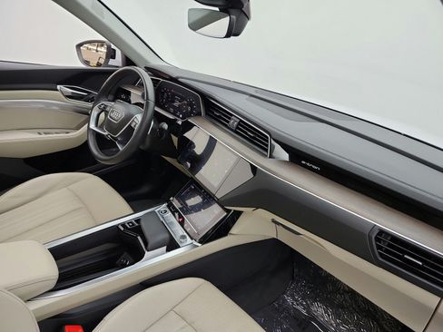 Used 2024 Audi Q8 e-tron Premium Plus AWD/4WD image 19