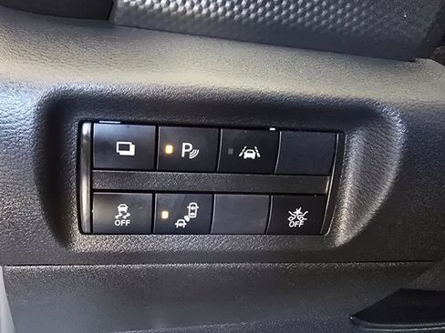 Used 2021 Nissan Kicks S FWD image 17