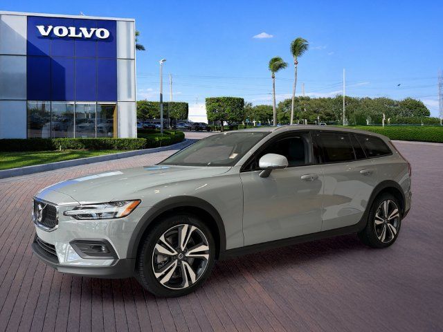 New 2026 Volvo V60 B5 Cross Country Plus w/ Protection Package Premier AWD/4WD image 3