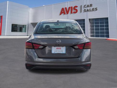 Used 2025 Nissan Altima 2.5 SV FWD image 7