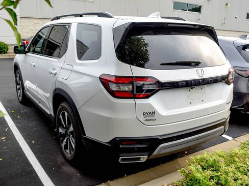Used 2025 Honda Pilot Touring image 18
