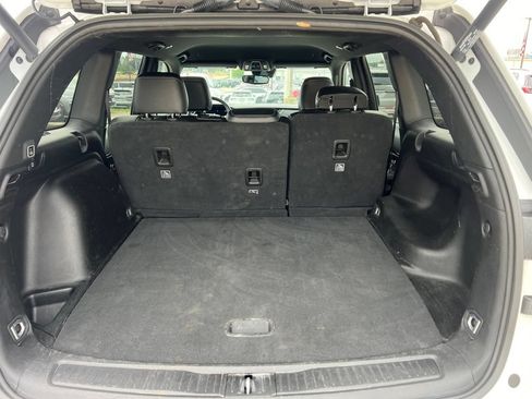 Used 2024 Jeep Grand Cherokee Altitude RWD image 12