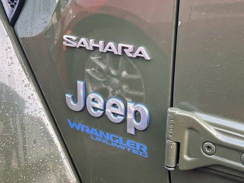 Used 2022 Jeep Wrangler Unlimited Sahara AWD/4WD image 10