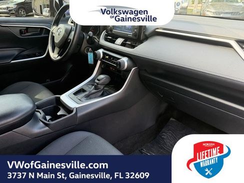 Used 2021 Toyota RAV4 LE FWD image 10