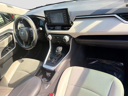 Used 2019 Toyota RAV4 XLE Premium FWD image 32